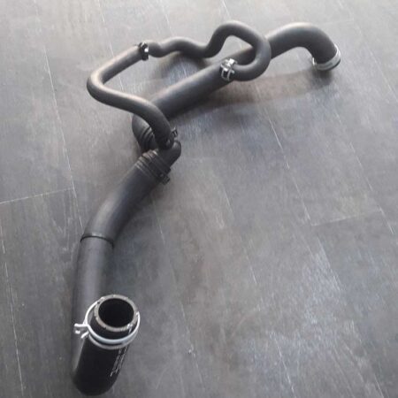 Fiesta Benzinli Radyatör Üst Hortumu 2009-2014 Orjinal